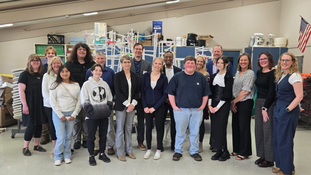 Students, advisors and leaders group picture.